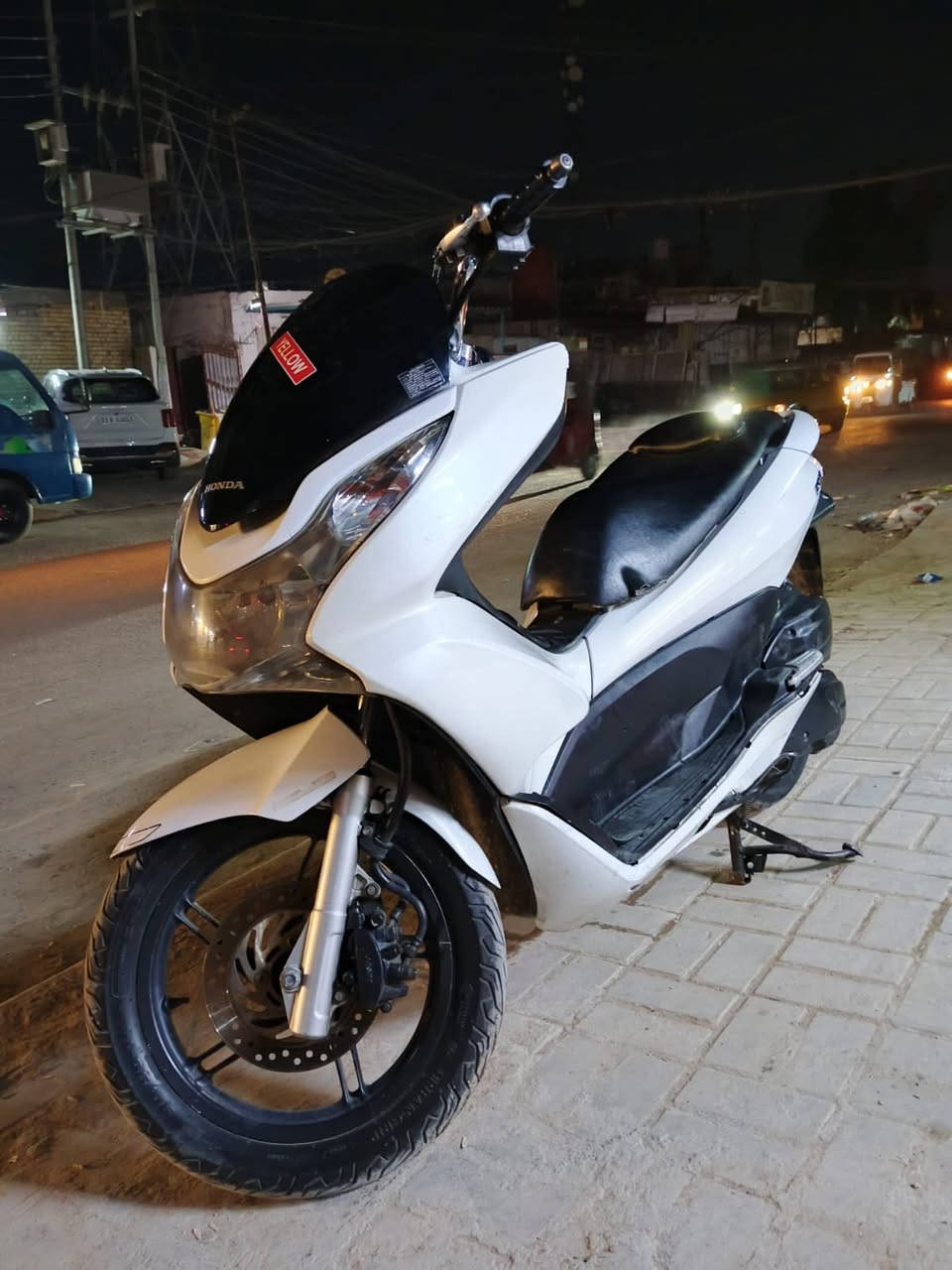 سلام عليكم PCX جيل اول دراجه نضيفه مكينه خير من الله لاتنقيص لاتبخير كفرات بلاديه الدوسه بيها شخوط خفيفه السعر 1300 وبيها مجال قليل حك ال جيه ***********
