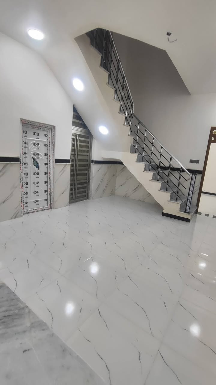 دار للبيع المساحه 120 متر بناء درجه اولى وحديث حي مغريه قرب السوق رقم الهاتف ***********
