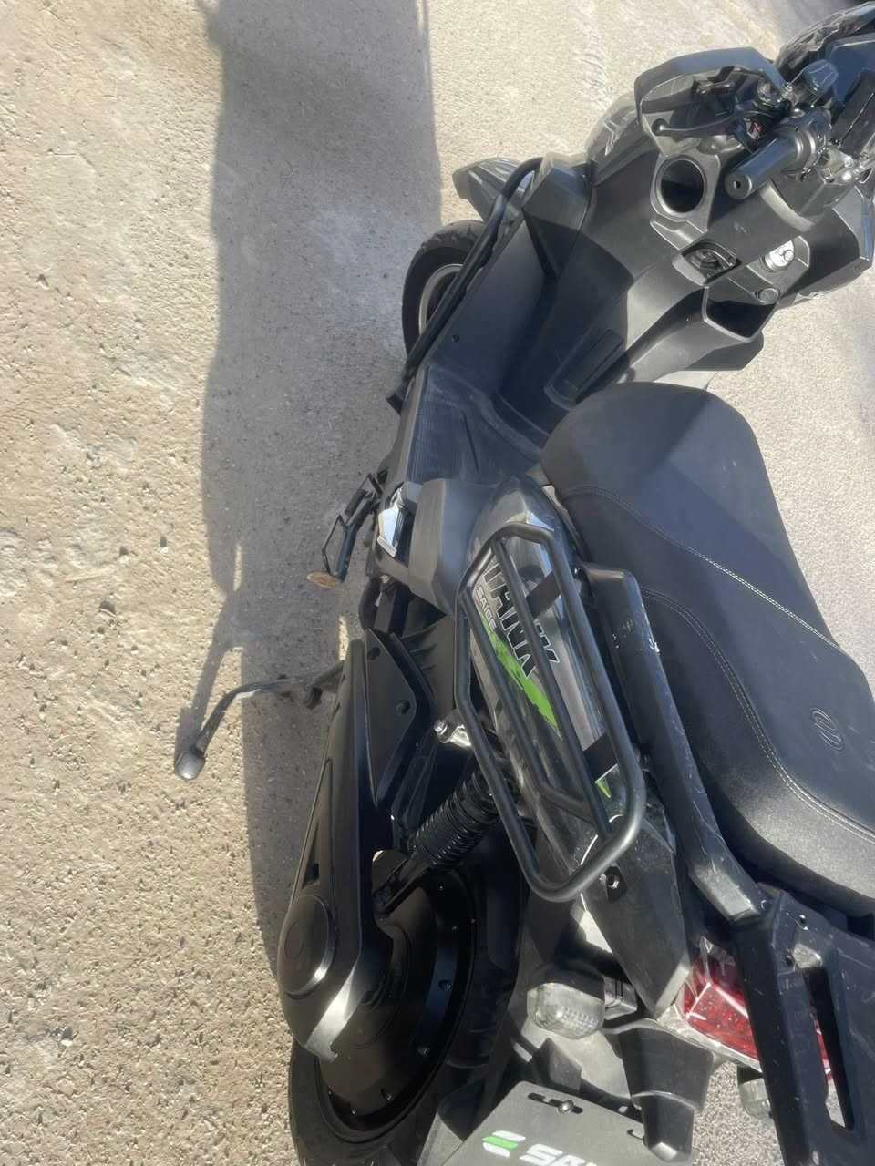 سلام عليكم دراجة شحن اباتشي موديل 2026 المواصفات:محرك عملاق 3000 واط حقيقي 6 بطاريات 🔋 مسطرة أصلية (72v-35A)تحكم بالسرعات (1-2-3)شاشة عرض ايباد لعرض السرعة والأعطال لايتات امامية LED دائرية بأضائة عالية كلش سكن عالي ناصي رماش بريكات هايدروليك دسك أمامي خلفي - Rنظام رجوع للخلف -هورن ومكان لشحن التلفون وجيب حامل للتلفون مقعد مريح + صندوق تخزين جوة المقعد دبلات امامية هايدروليك + دبلات خلفية غاز  نظامين تشغيل سويج وبصمة تشغيل عن بعد وقفل حماية للسرقة شاحنة ذكية تقرة شكد بيها شحن دراجة جديدة 🆕 ونضيفة ومناقصه برغي السعر المطلوب: 1200 مليون وميتين وبيها مجال للطيبين تعال شوفه وبيك خير وتدلل موجود خاص او الرقم للتواصل *********** مكاني بغداد
