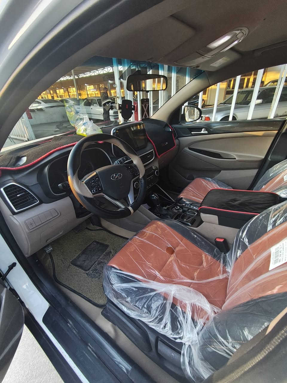 السلام عليكم توسان للبيع موديل 2019شركة الكاصد سياره جديده رقم جديد دولي بسمي بيها بس الباب باقي كفاله بدون صبغ السعر 190بيها مجال معارض السيارات اليوسفيه قرب سيطره 75مدخل بغداد ***********
***********
