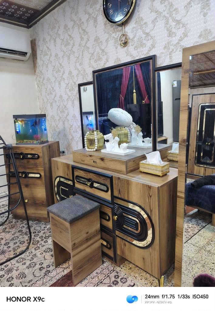 غرفه جديده صارلها سنه اخذتها مليونين اريدها مليون و٢٠٠ وبيها مجال الاتصال على الرقم ***********
