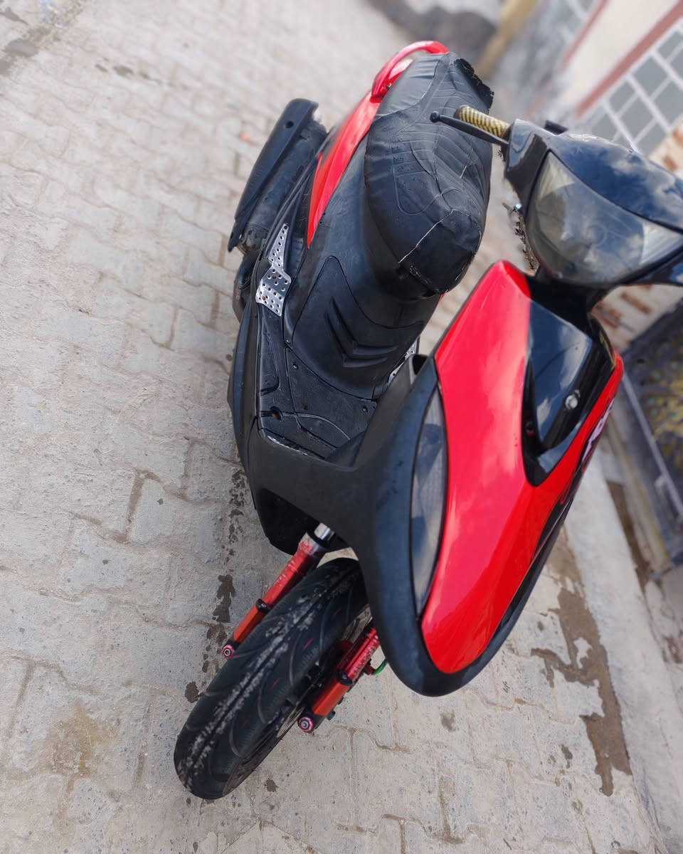 السلام عليكم دراجه ماكس 120عدله بلادي 49 كفرات تجاريه شلعه ومعدل دبلات رياضي كلجات رياضي كهربائيات كلها شغاله نضافه الدراجه مثل ما موضح بالصور سعرها 600 وبيها مجال مكاني المحموديه 
*********** اتصال 
*********** واتساب
