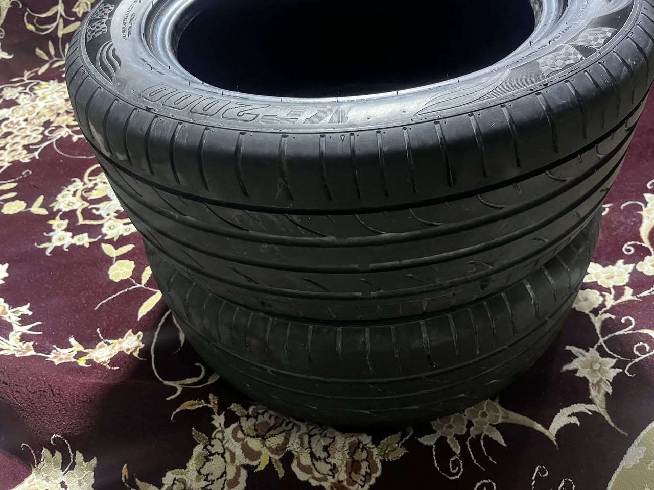 سلام عليكم زوج تايرات مال جنون ملكه مستخدم بس جديد  ياباني نضيفف كلش كلش قياسهن 215/55/16 عنوان بصره تنومه سعرهن 60وبيهن مجال ***********
