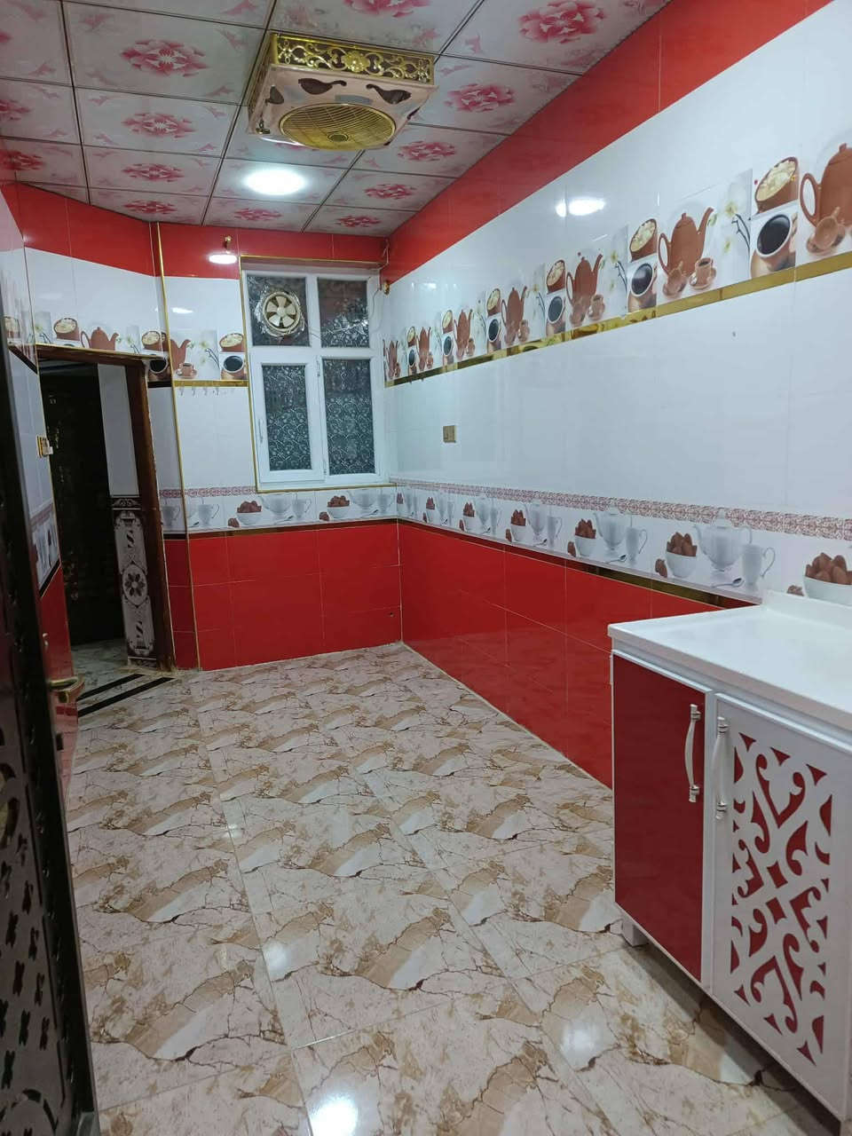 سلام عليكم مشتمل للاجار طابق ثاني مساحته 125يتكون من استقبال وصاله ومطبخ وغرفتين ومجمع صحيات عنوان رمادي تاميم دواجن خلف مطعم سيوفي للاستفسار اكثر الاتصال عل صاحب عقار ***********
