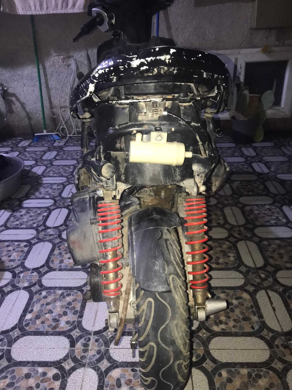سلام عليكم سكنس نثيه للبيع كابريتر مكينه ٥٨ نواقصها سكليتر وصالنصه وباتري رايدها ب٣٥٠ وبيها مجال او مراوس بماكس عدله للتواصل واتساب *********** مكاني بغداد الدوره
