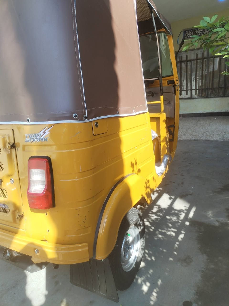 تكتك لبيع موديل 20رقم وسنويه مكفوله الشراي يخابر المكان بغداد الكماليه شارع اصفر ***********
