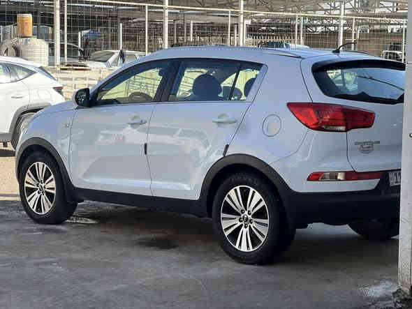 السلام عليكم 
سبورتج موديل2015
السونار يمك وكلشي موضحلك 
السياره جديده تخم تاير حداديه
جاهزه رقم بغداد ب اسمي 
عنوان السياره بغداد الويسفيه
معرض الاريه. السعر 160
0787 586 5444
