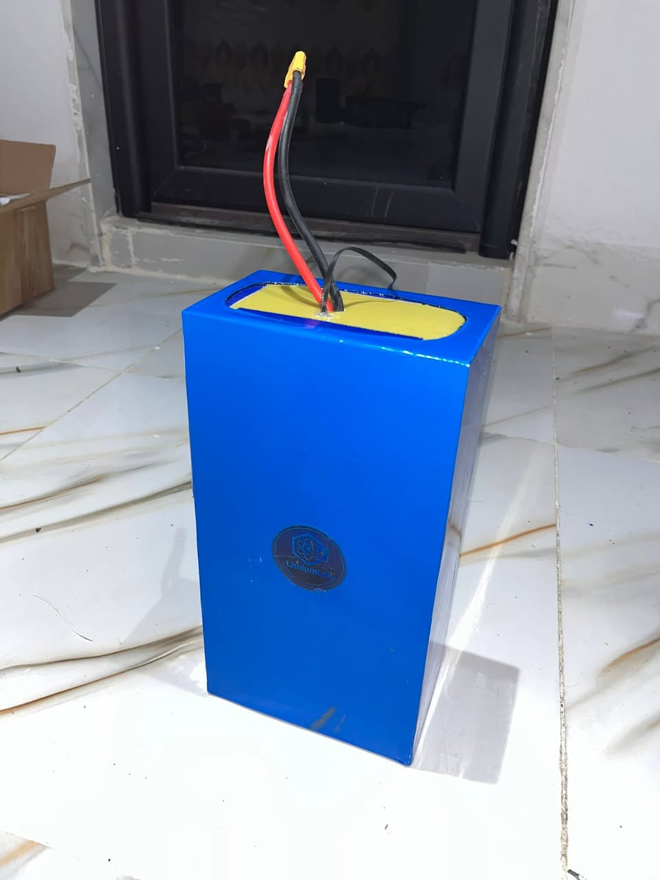 🔋 بطارية ليثيوم فوسفات الحديد (LiFePO4) للدراجات الكهربائية

✅ بديل مثالي لـ 4 بطاريات رصاص حامضية

⚡ الجهد: 48 فولت
⚡ السعة: 15 أمبير/ساعة

📱 نظام إدارة ذكي للطاقة (JK smart BMS)
لحماية البطارية وتحسين أدائها
مراقبةً بالكامل عبر الهاتف.

🔹 وزن أخف بكثير من بطاريات الرصاص
🔹 عمر تشغيلي أطول
🔹 شحن أسرع
🔹 أداء ثابت وقوة أفضل

🚲 مناسبة للدراجات الكهربائية والسكوترات الكهربائية بجهد 48 فولت.

💰 السعر: 110 دولار

📞 للتواصل والطلب:
مراسلة الصفحة أو الاتصال على:
***********

📍 الموقع:
مدينة الموصل
(الموقع التجاري قيد الإنشاء)
