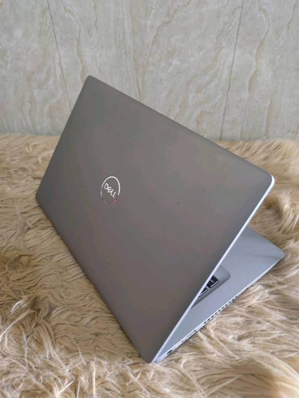 لابتوب من شركة Dell💻
المعالج كوراي5 intel 
الجيل العاشر 10th
الرام 8كيكا 
الذاكره 256 SSD 
حجم 14 انج  بدقة full HD 1920
كارت مدمج عالي الاداء بحجم 4كيكا  Intel UHD 620 Graphics.
ويندوز 11برو 
بطاريه ليثيوم مع شاحن سريع بقدره 45w
العنوان النجف الاشرف 
متوفر توصيل 