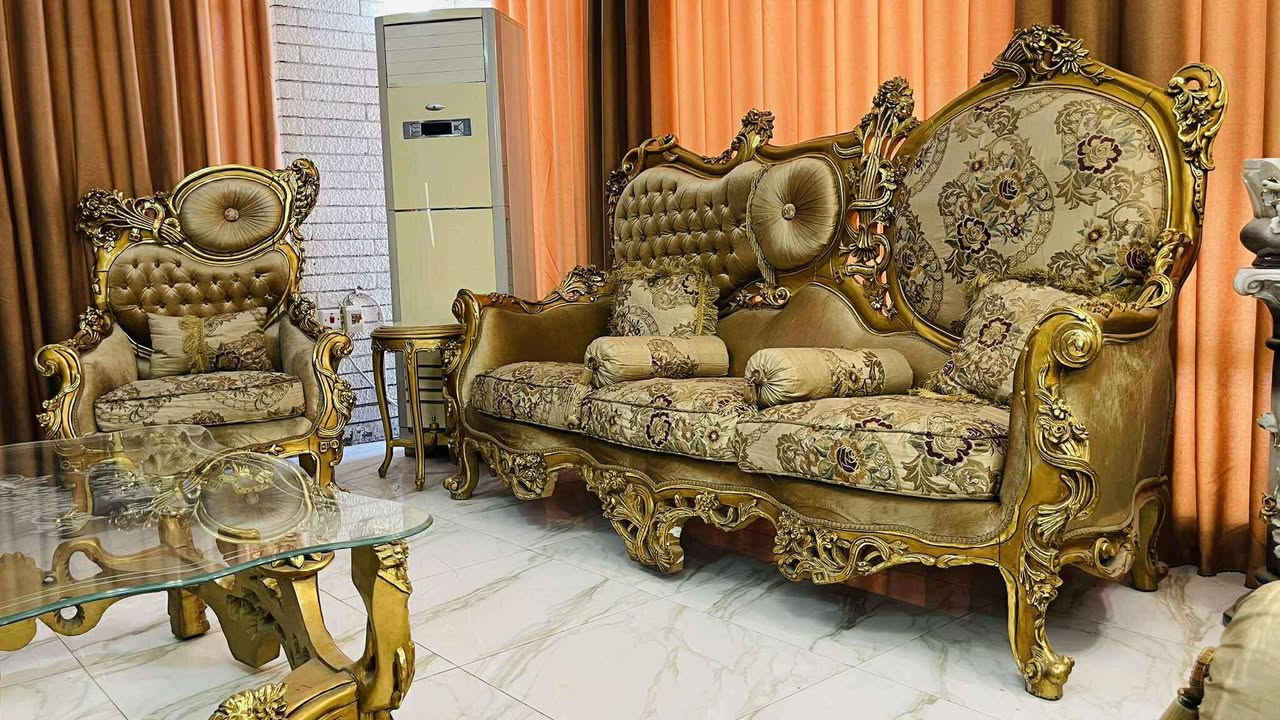 ‎للبيع تخم طراز ملكي مصري ضخم وراقي جداً 
 يتكون من قنفة عدد 2 وكراسي عدد 4 وسيت طبلات عدد 2 وميز التخم نضيف جداً بحالة ممتازة


**إذا كنت صاحب هذا الإعلان وتريد حذفه لأي سبب، رجاءا أرسل رسالة إلى الدعم الفني**