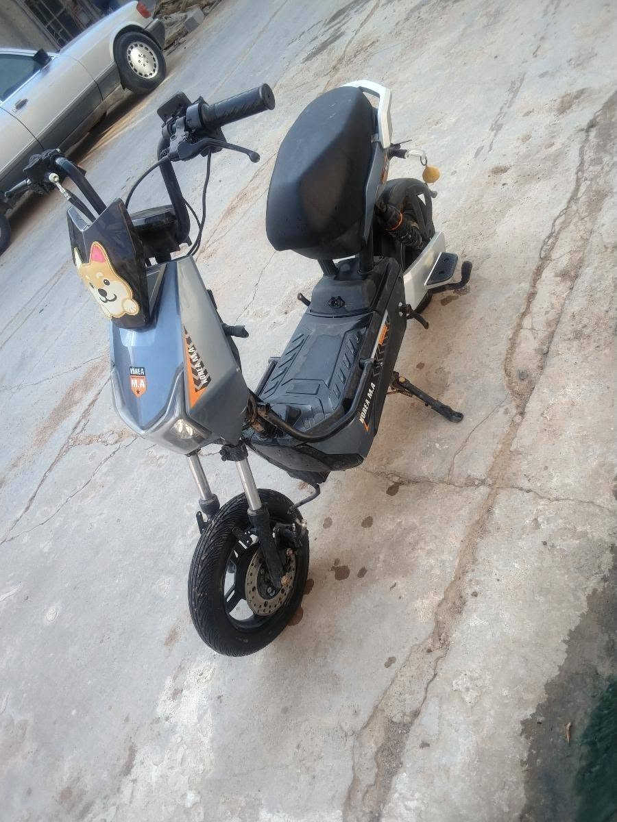 للبيع بايسكلات عدد (2) مع ماطور شحن
🚲 البايسكل الأول (عبد الحليم):
هيكل نظيف
تايرات جديدة
سلة أمامية
قاعدة خلفية
جرس شغال
بريك أمامي شغال
🚲 البايسكل الثاني:
نظيف وعلى شوفت العين
⚡ ماطور شحن:
يحتاج تبديل بطاريت وتصليح ابريك الخلفي 
💰 السعر: 300 ألف دينار للبايسكلين مع الماطور كامل.
📞 للاستفسار والاتصال: ***********
