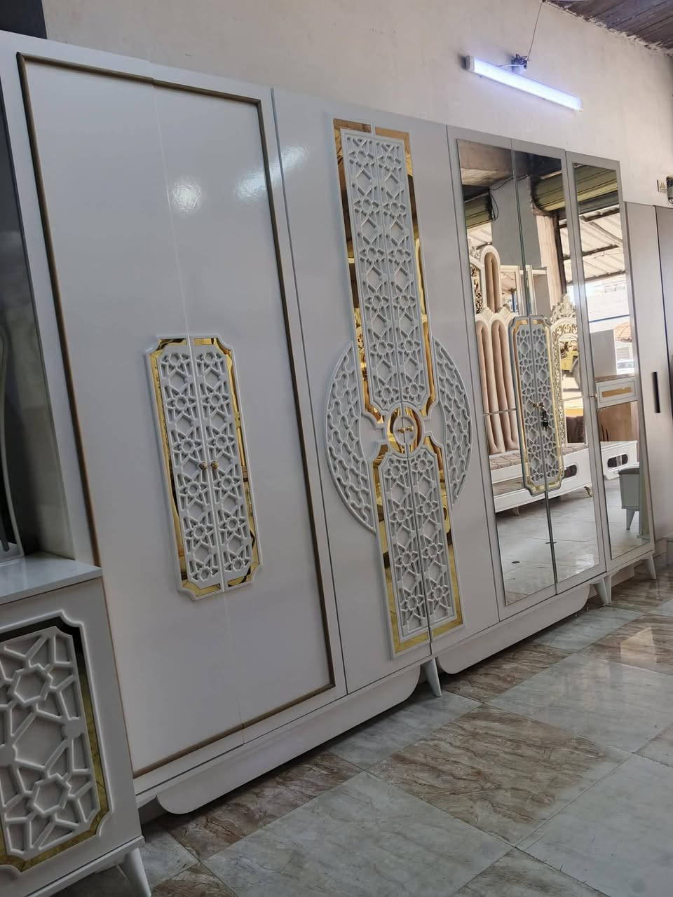 غرفة نوم تركي 10قطع شرط نظيف سعر 750يوجد لدينا توصيل داخل كركوك والأطراف وتدللون علينة اليحب يحجز تواصل خاص او واتساب ***********
