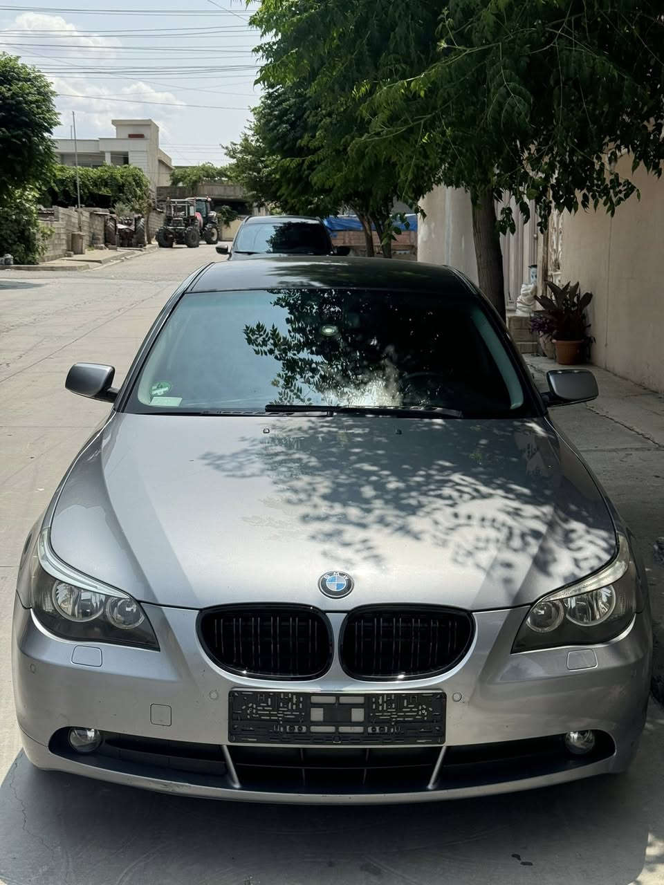 BMW E60 525i
🇩🇪📦 بسم الله الرحمن الرحيم 
موديل / ٢٠٠٤
كير او محرك / ٥٢٥ بنزين گير عادي
لون داخل / اسود ⚫️
✅ حساس 
✅ ٨ ، ايرباك
✅ كشن كهرباء او هيتر 
✅🇩🇪 شرط مكينة گير كهرباء🇩🇪✅
سيارة بدون رقم 
 🇩🇪جاء من ألمانيا
مكان كلار
صبوغ ٢ جملخ خلفي بدون ضربة
سعر > 💵 رقم.تلفون / *********** واتساب فايبر
