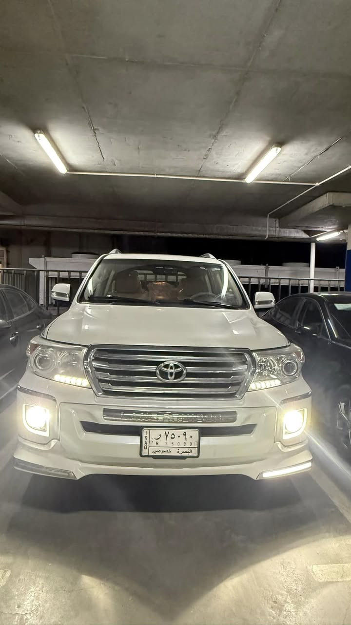 السلام عليكم .....
للبيع او المراوس 
تويوتا لاندكروز خليجي GXR
موديل 2014
بريم باب اول 
العداد 140/ الف كيلو متر 
رقم بصرة  بأسمي  تحويل مباشر السياره جديده وجاهزه 
مكفوله كفاله عامه من الدعامية للدعامية
 لاصبغ لا فتح لاتبديل
مكينه وكير كفاله شرط الفحص
فقط رصعة مسحوبة بي دي ار اربع اصابع .
المواصفات : 
فتحه سقف سلايد 
مري شفط
محرك 6سلندر 4000
كشنات خزن
كشنات جلد لون بيجي 
كامره خلفيه
تشغيل عن بعد
حساس امامي 
حساس خلفي 
ثلاجه
كشن كهرباء 3دكم 
جام اوتو
دوسات ليزريه
زراك لايت 
تخم تاير دنلوب جديد 
حدادية جديدة بحالة ممتازة جدا ً
السيارة مابيها دينار مصرف 

 سياره جديده بمعنى الكلمه إستخدام شخصي ...
مكان السيارة / البصرة 
السعر/365$ بيها مجال قليل 
بيع او مراوس 
***********
