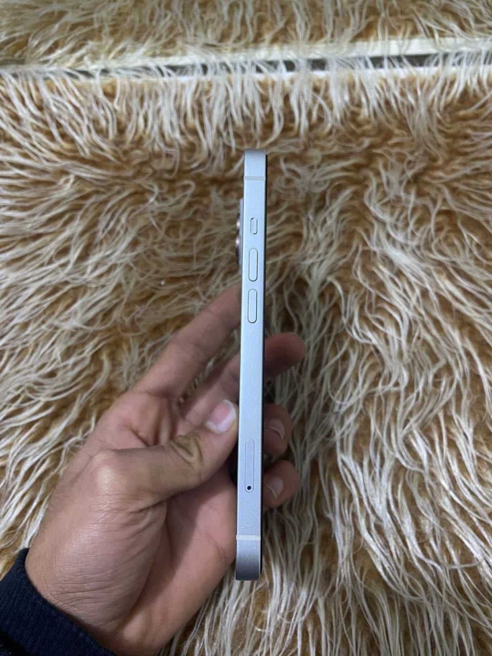 السلام عليكم أيفون13 عادي بطاريه 90 ذاكره 128
السعر  ٤٥٠ وقابل للتفاوض المراسله ع هذه الرقم ***********
