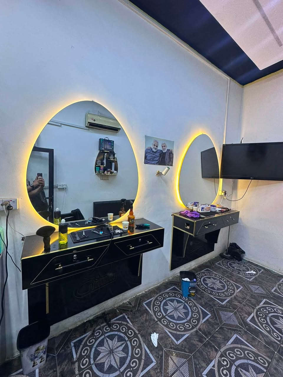 للبيع ميوزة حلاقة كاملة بحالة ممتازة 💈
✔️ عدد (2) ميوزة بتصميم عصري
✔️ مرايا كبيرة بإضاءة LED خلفية تعطي شكل فخم
✔️ خزائن وأدراج واسعة لحفظ الأدوات
✔️ لون أسود مع لمسات ذهبية مناسبة لأي محل حلاقة حديث
✔️ نظيفة وجاهزة للاستخدام مباشرة
السبب: التغيير والتجديد.
📍الموقع: بغداد – حي العامل
للاستفسار أو المعاينة:***********
