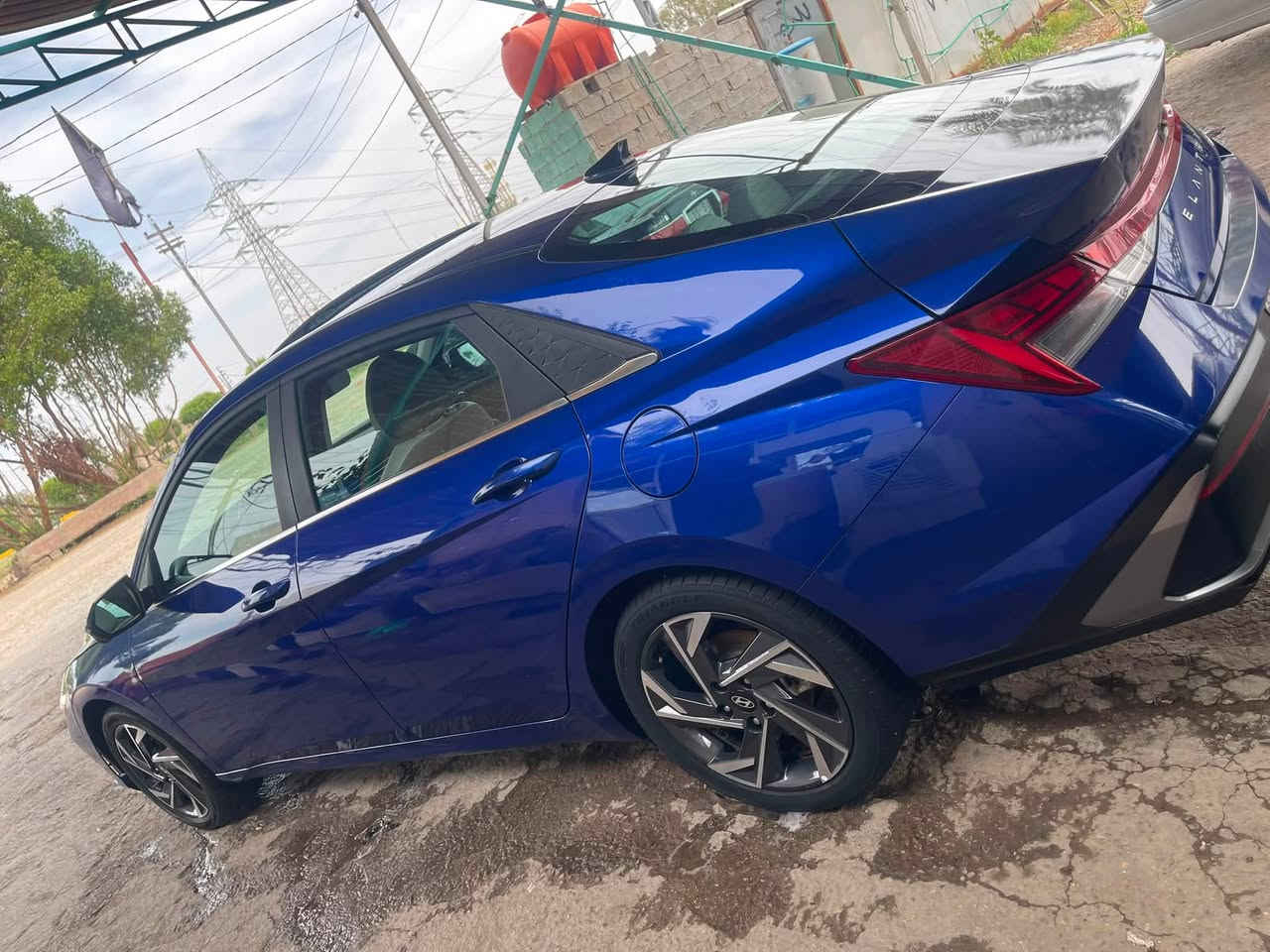 24 لمتد رقم بغداد جاملغ فقط بدون دواخل
بيها ايرباك ستيرن فقط 
ماشيه 42
سعرها 180 
مكانها بابل
***********
