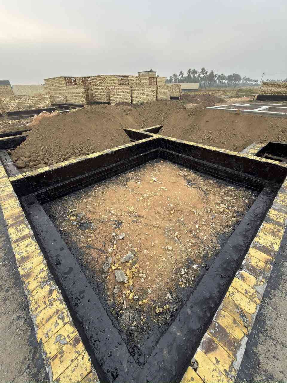 للبيع قطعة أرض 100 م² (10×10)
بيها غرفة + استقبال + صالة + مطبخ + حمام داخلي وخارجي

شارع 10 متر وخريطتها مرتبة وجميلة

طابو زراعي سند 25 العنوان مقابيل حي الشرطة خلف مطعم غانم وقريب على الشارع بجانب المجمع السكني رقم الهاتف ***********
