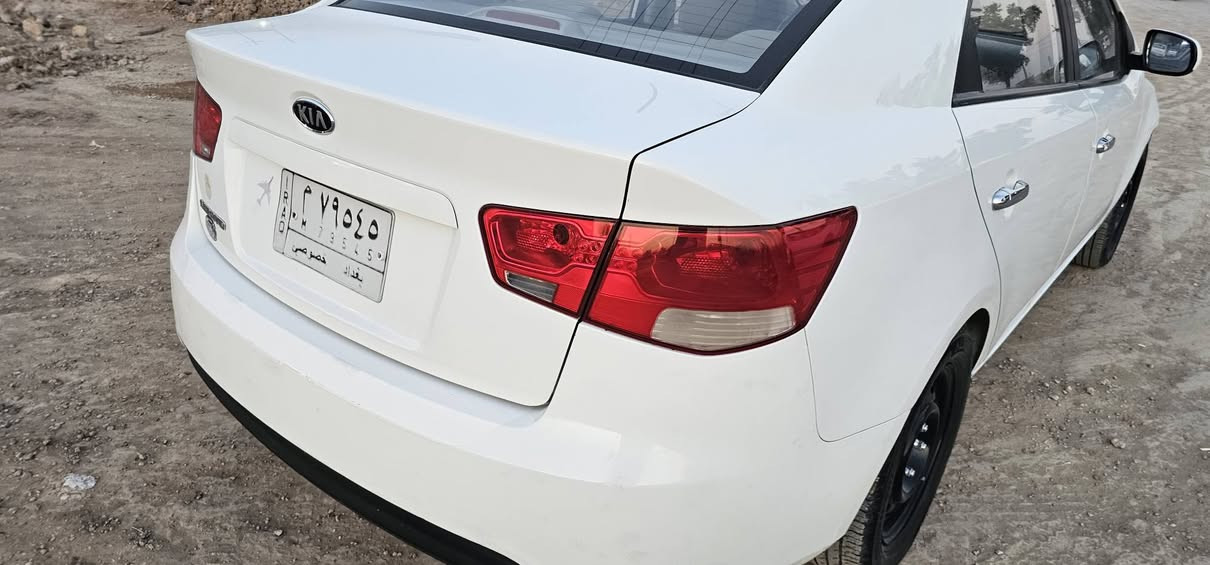 سيراتو ٢٠١٣ خليجي
السونار مرفق مع الصور 
بدون فتح بدون اي اضرار عندي صور قبل الصبغ
كير محرك كفاله
تخم تاير جديد 
رقم بغداد سنويه جديده 
بأسمنا 
السعر 98
واسط الزبيديه/الشحيميه 
***********
