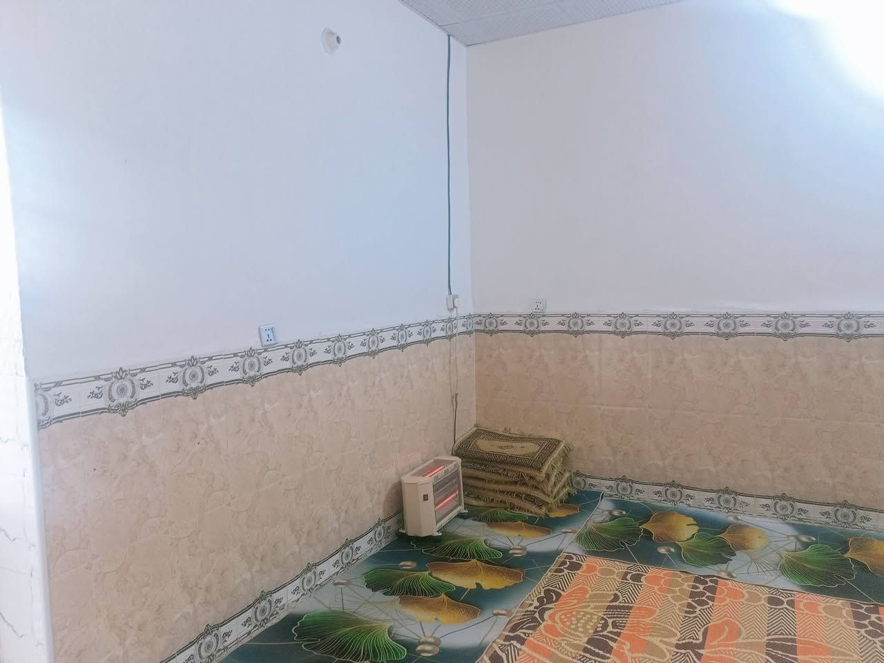 بيت للبيع مساحته 200م ركن خدمات تبليط مجاري اناره مدارس زراعي قرار محكمه غرفيتن صاله مطبغ مجموعه صحيات براني السعر 38 قابل للتفاوض الجربوعيه الأولى الاستفسار *********** مكتب عقارات الصالح الجربوعيه الأولى قرب مدرسه القحطانيه السايدين
