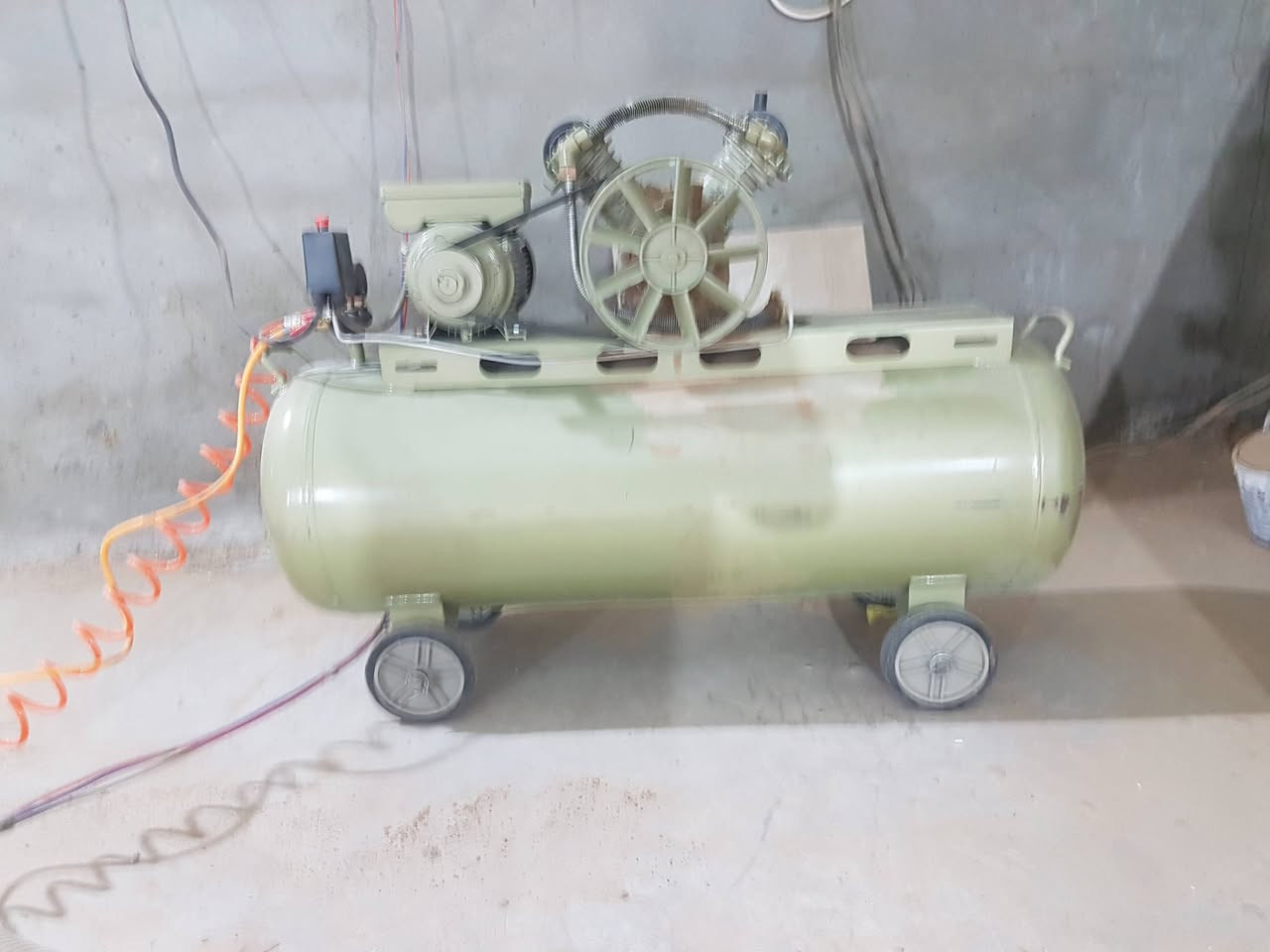 معمل نجارة MDF كامل للبيع.
منشار 3800الموده+مكينة شريط 4 مراحل انطاليا صيني +فاكيوم 2 كيس
+مولده كيا 75 امبير +منظم فولتية.
عدد كامله متنوعه
دريلات انجيكو + ميلوكي.
كتر يلمز منضدي 
كتر انجيكو قرصي.
كتر انجيكو منضدي.
مبردة 9000 العالمية.
بعد اكو هواي تفاصيل من اكسسوارات سجج+ارجل +سكلات+عده جبسن بورد وليزرات .
تكلفه المعمل اكثر من ٣٢ مليون.
السعر المطلوب ٢٢ مليون.
اتصال فقط   ***********
