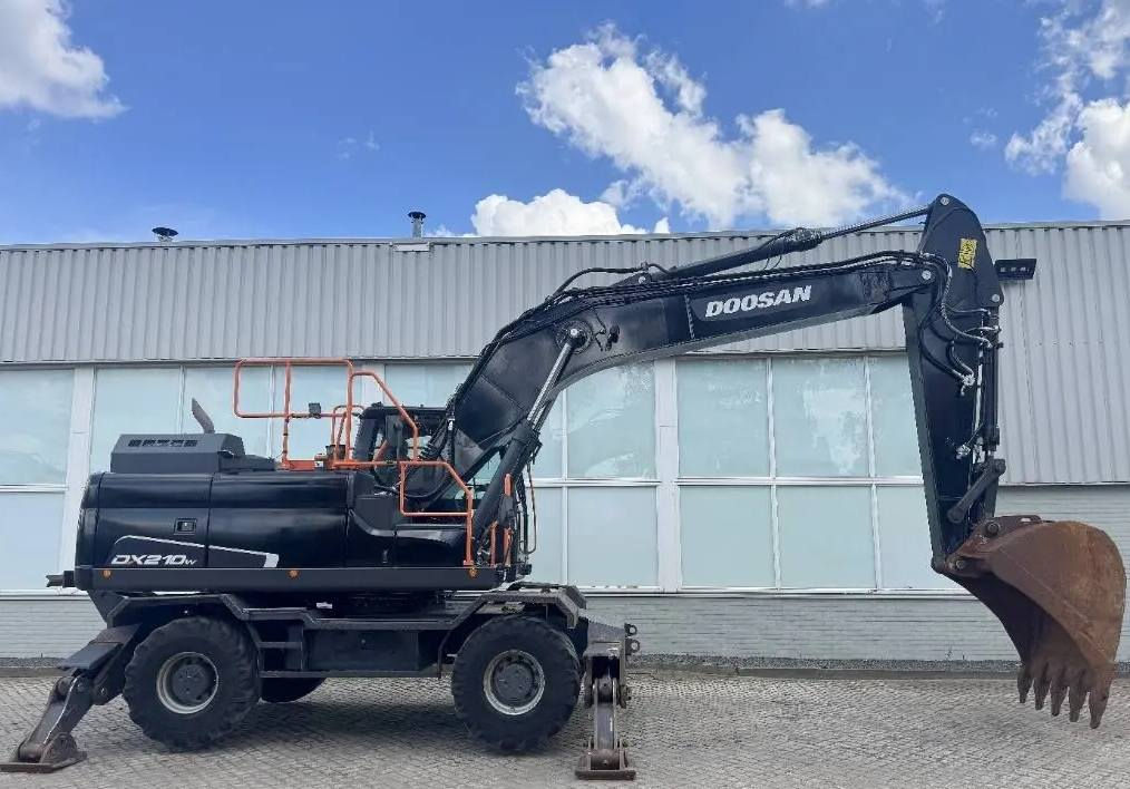 Doosan DX 210 W -5
الموديل 2020
مشتغلة 10806ساعة
مكفوله كفاله عامه 
مكان الحفاره اوربا ✋
السعر 35000 (ثلاث دفاتر و50ورقه )
مدة الوصول 25يوم بعد الحجز 
للتواصل خاص او واتساب:31657116376


**إذا كنت صاحب هذا الإعلان وتريد حذفه لأي سبب، رجاءا أرسل رسالة إلى الدعم الفني**