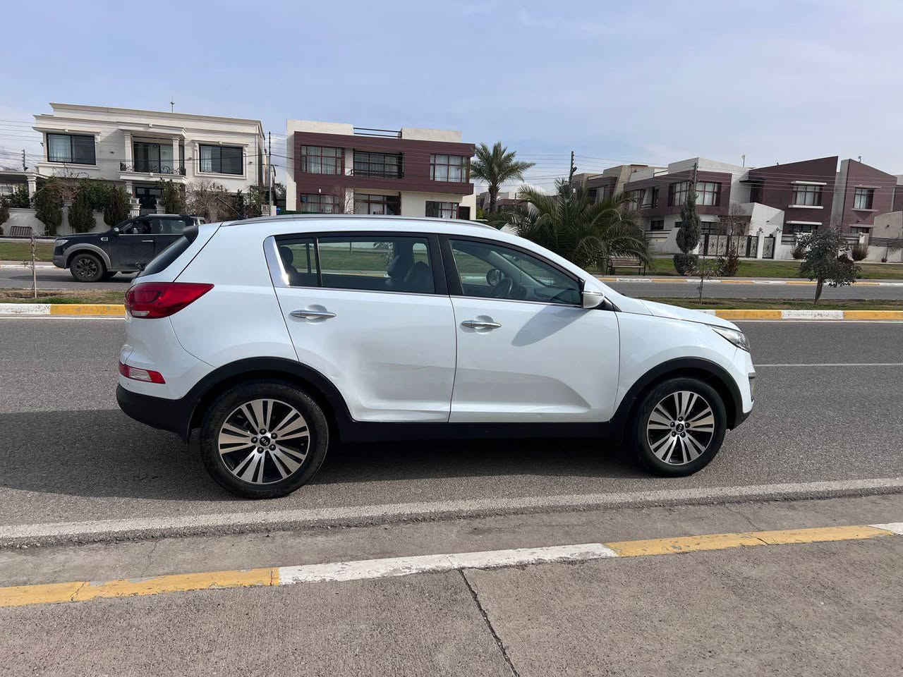 كيا سبورتج 
2016 خليجي 
ماشية 130 الف كيلو 
كاميرا خلفيه و حساسات و تحكمات ستيرن 
كير محرك و كهربائيات بشرط 
بيها صبغ جاملغ امامي صبغ بدون دواخل و كم اماكن بيها بارد 
مكان سياره اربيل 
رقم تليفون :
+964 771 194 8393 . 
والسعر 144 ورقه وبيها مجال للطيبين أربيل, العراق


**إذا كنت صاحب هذا الإعلان وتريد حذفه لأي سبب، رجاءا أرسل رسالة إلى الدعم الفني**