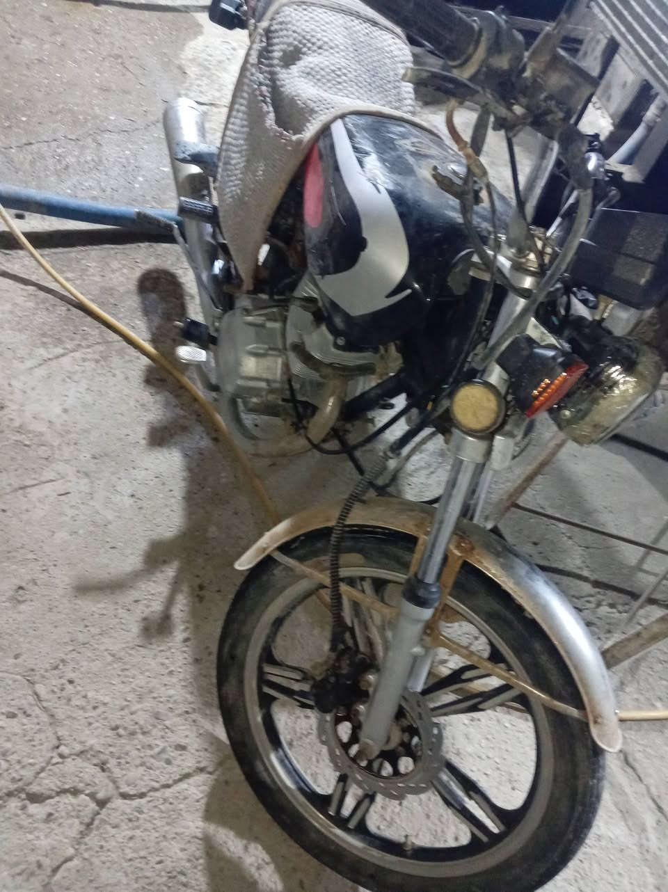 السلام عليكم دراجة سيفانة للبيع موديل 2020 أوراق وكلشي شغال كهربائيات شغالة لاستفسار مراسلة الصفحة


**إذا كنت صاحب هذا الإعلان وتريد حذفه لأي سبب، رجاءا أرسل رسالة إلى الدعم الفني**