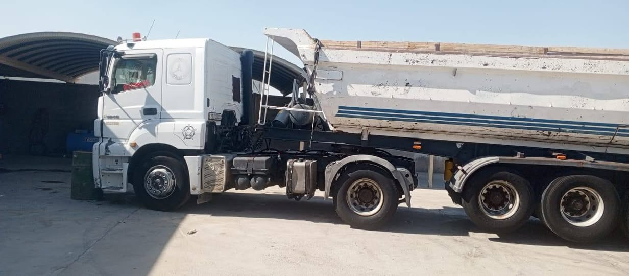 سلام عليكم اكسور نساف مودل ٢٠٠٨ عربانه مكنيسان مربوطه 3 محاور حلين 4 مكينه ٤٣ كير عادي سياره نضيفه وجاهزه للبيع عنوان ديالى عبدلله ابن علي ***********
