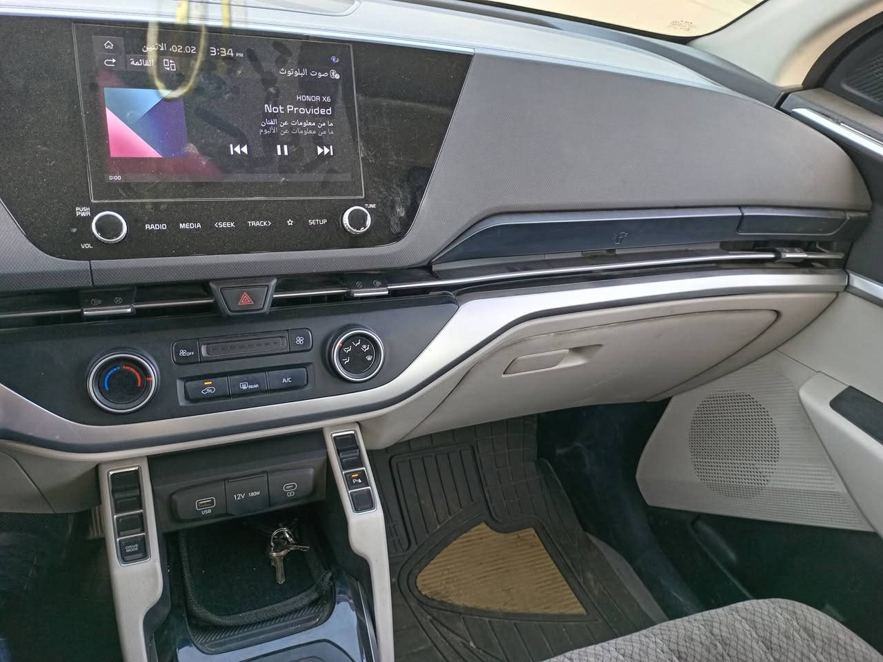 السلام عليكم عندي كيا كارنز موديل ٢٣ خليجي ماشيه ٤٠ الف رقم بغداد مكانها بغداد بيه بارد بلجنطه فقط٧راكب سياره حلوه باسمي سعرها ١٥٥ للاستفسار ***********
