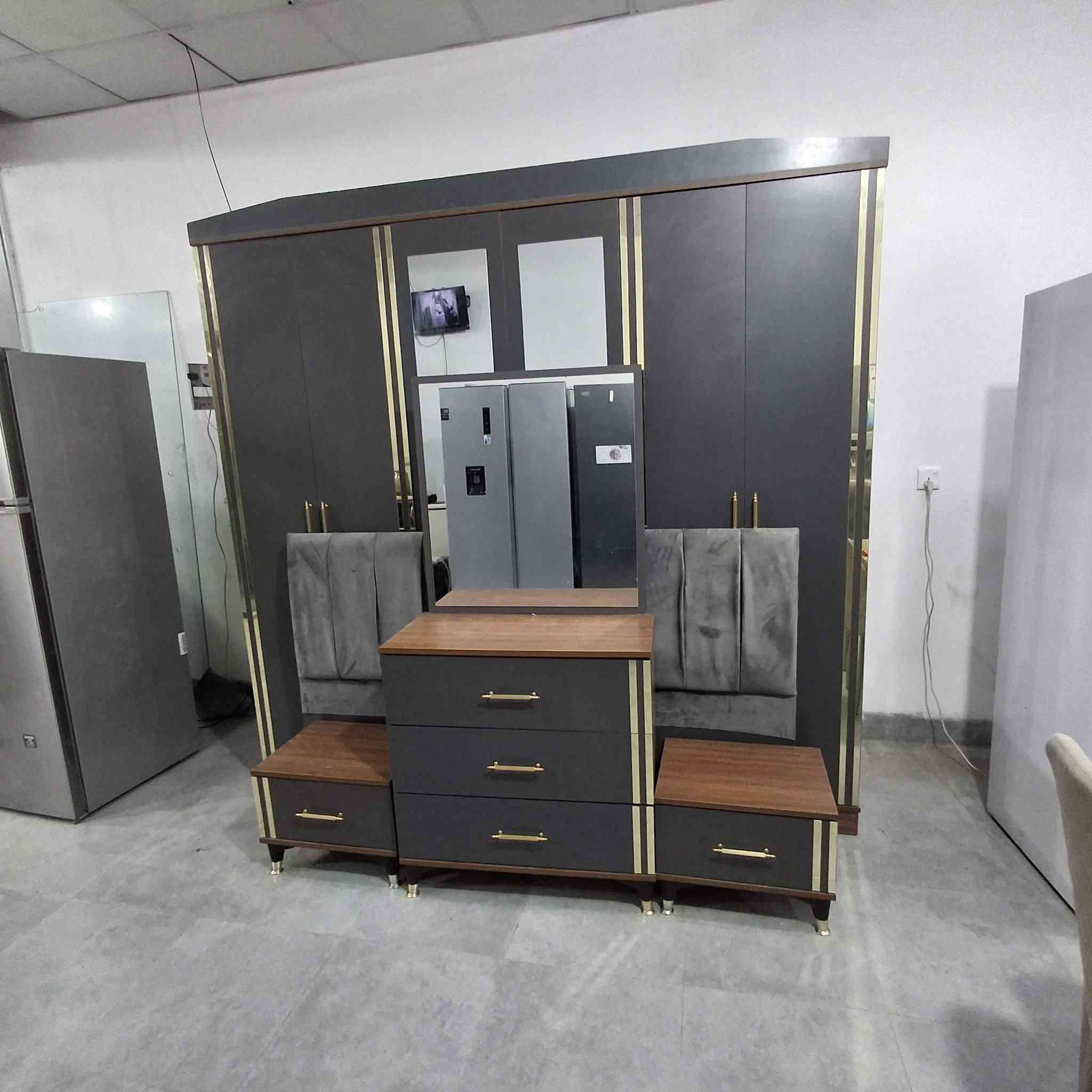 السلام عليكم غرفة نوم تركي اخت الصفر استعمال قليل مع دوشك طبي واصل للمنزل داخل أربيل مع الشد والنقل رقم تواصل وتساب ***********
