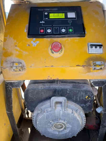 لستر انكليزي 20 كي في
نصيفه وشرط تشغيل حمل كامل مداريها كلش 

سعر 18 ورقه وبيها مجال بصيط مكان النجف 
***********
