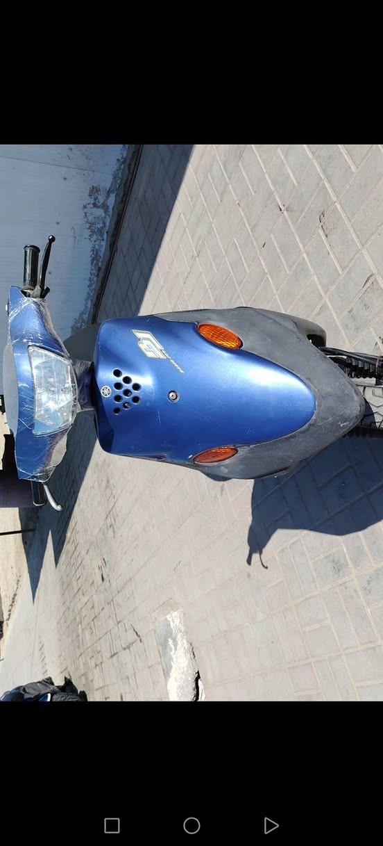 دراجه بيجي للبيع السعر ٤٠٠ وبيهه مجال الشراي يتصل عل الرقم *********** مكانهه السماوه كرهبايات شغاله مكينه ناعمه دراجه جديدة احله من الصوره
