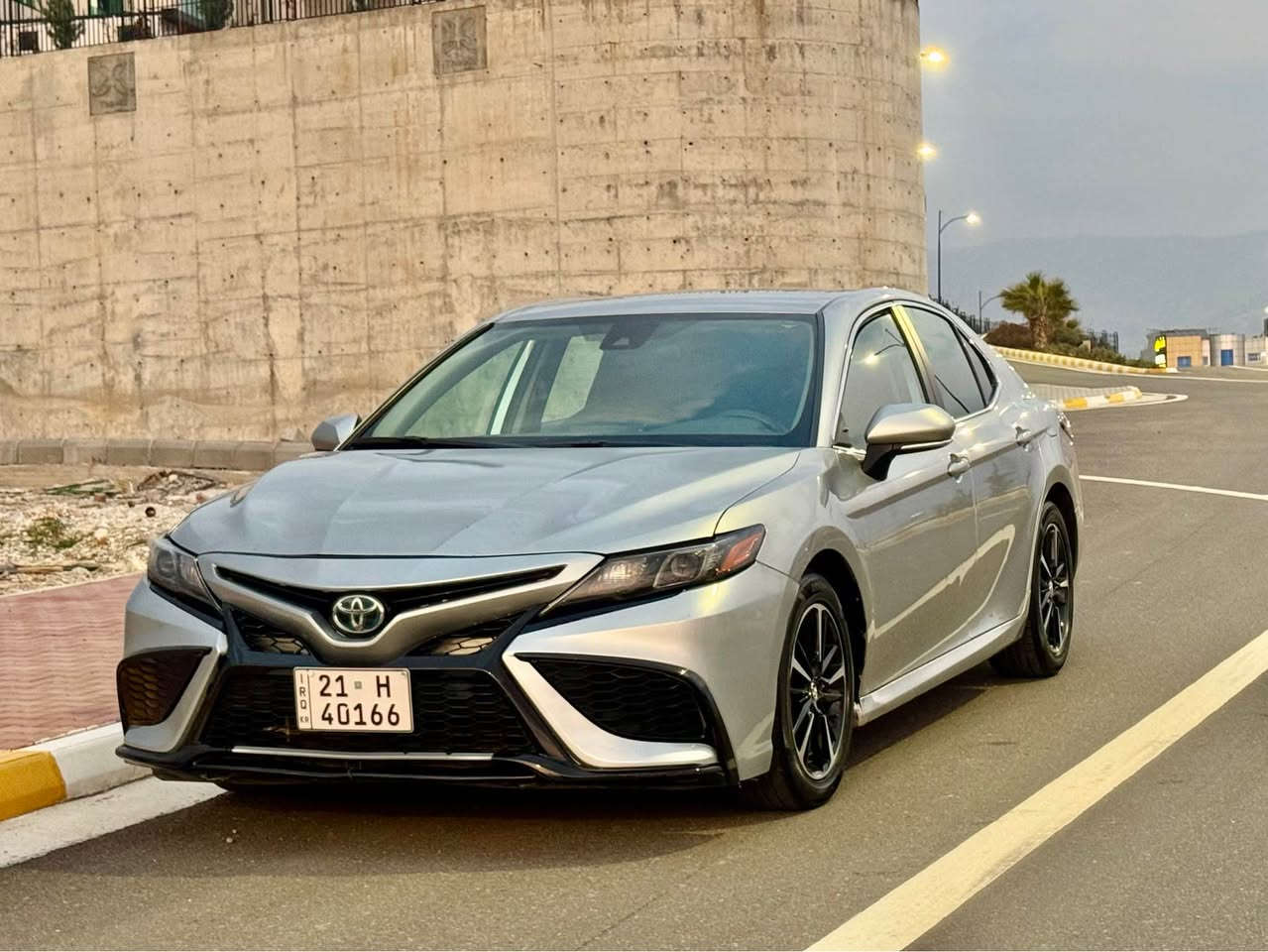 کامری مۆدێل 2022 هایبرێد و بەنزین مواسەفاتی LE کراوە بە SE سەنەوی و ڕەقەمی تازەیە بە ناوی خۆمەوەیە بەس بۆنید بۆیاخە قرچێکی بەصیتی هەیە بێ ئێرباگ تەقین سارد و چاڵی نییە 60 هەزار مایل ڕۆشتوە هەموو گیانی بە شەرت . سعری 170 گەڵاو مەجالێکی کەم _ ***********__*********** السليمانية, العراق
