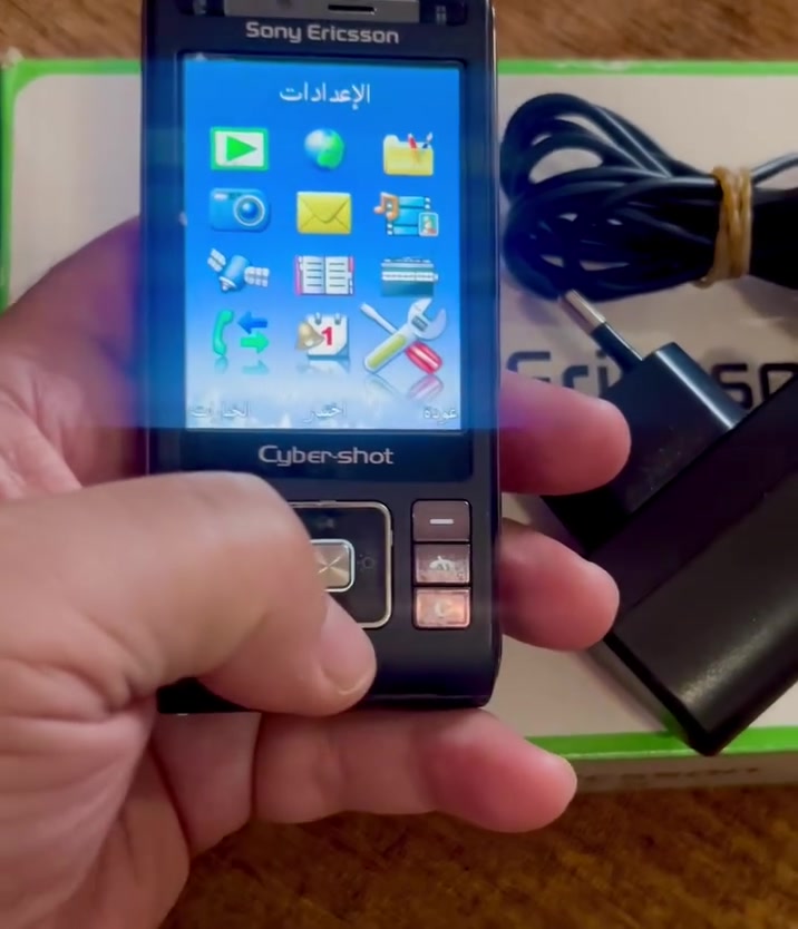 🌟Sony Ericsson (C 905)🌟
تاريخ إصدار الجهاز - 2008
إصدار الشرق الأوسط (لغة عربية)
مُخزَّن🗄️
مع الملحقات 🎁
حجم 🖥️الشاشة - 4.1 بوصة 
الذاكرة الداخلية - 160MB
إمكانية اضافة رام خارجي نوع - Micro SD
حجم🔋 البطارية - 930mAh
حجم 📸الكاميرا - 8.1MP
يتوفر توصيل لجميع المحافظات🚘🚘 
للحجز الرجاء مراسلة صفحة (طير السلام)📩
☎️***********
واتساب
