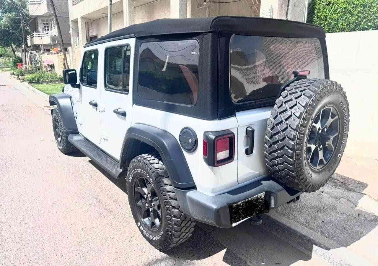 السلام عليكم ورحمه الله وبركاته 
للبيع فقط
جيب رانگلر فئة willys جبلي مرقم بغداد موديل٢٠٢٢ وارد أمريكي حادث خفيف دعاميه اماميه  فقط بدون دواخل ماشيه ٣٣ قابل للزيادة مكينه ٢٠٠٠ تيربو كاملة بدون اي نقص السيارة جديدة بحالة الوكالة عليه ترفيع واضافات من امريكا السياره مصروف عليه ومتعوب عليه واستخدام قليل 
السعر 27000
مكاني بغداد-المنصور
للاستفسار *********** بغداد, العراق

