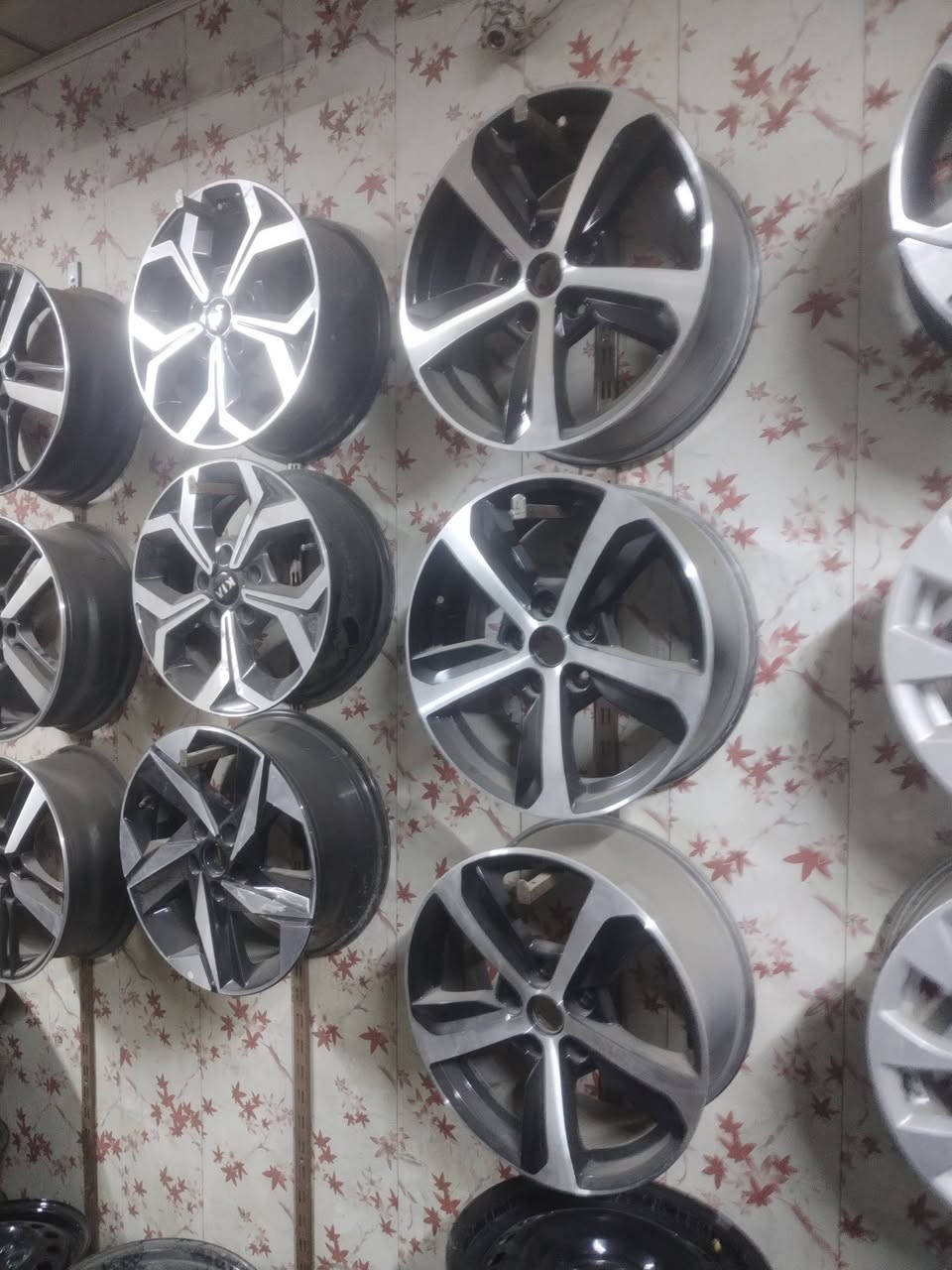 خدمات محمد بيع وشرا كافه انواع الويل كب والويل الحديد#صبغ حراري مكان المحل حي اور مقابل مركز شرطه القدس *********** صديقي اي ويل كب قديم عندك مكسور مفطور فافون اشتري
