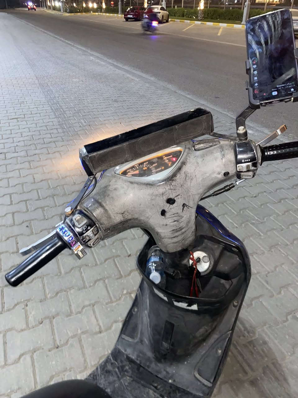 السلام عليكم دراجه ماكس عدله120 الدراجه نكره هندر بكل وقت بدون بانزين  الدراجه محركها خير من الله كفرات بلادين نقصها بس السلف الدراجه كهربائيات شغاله السعر 575 وبيها مجال المكان الغزاليه شارع المركز الرقم ***********
