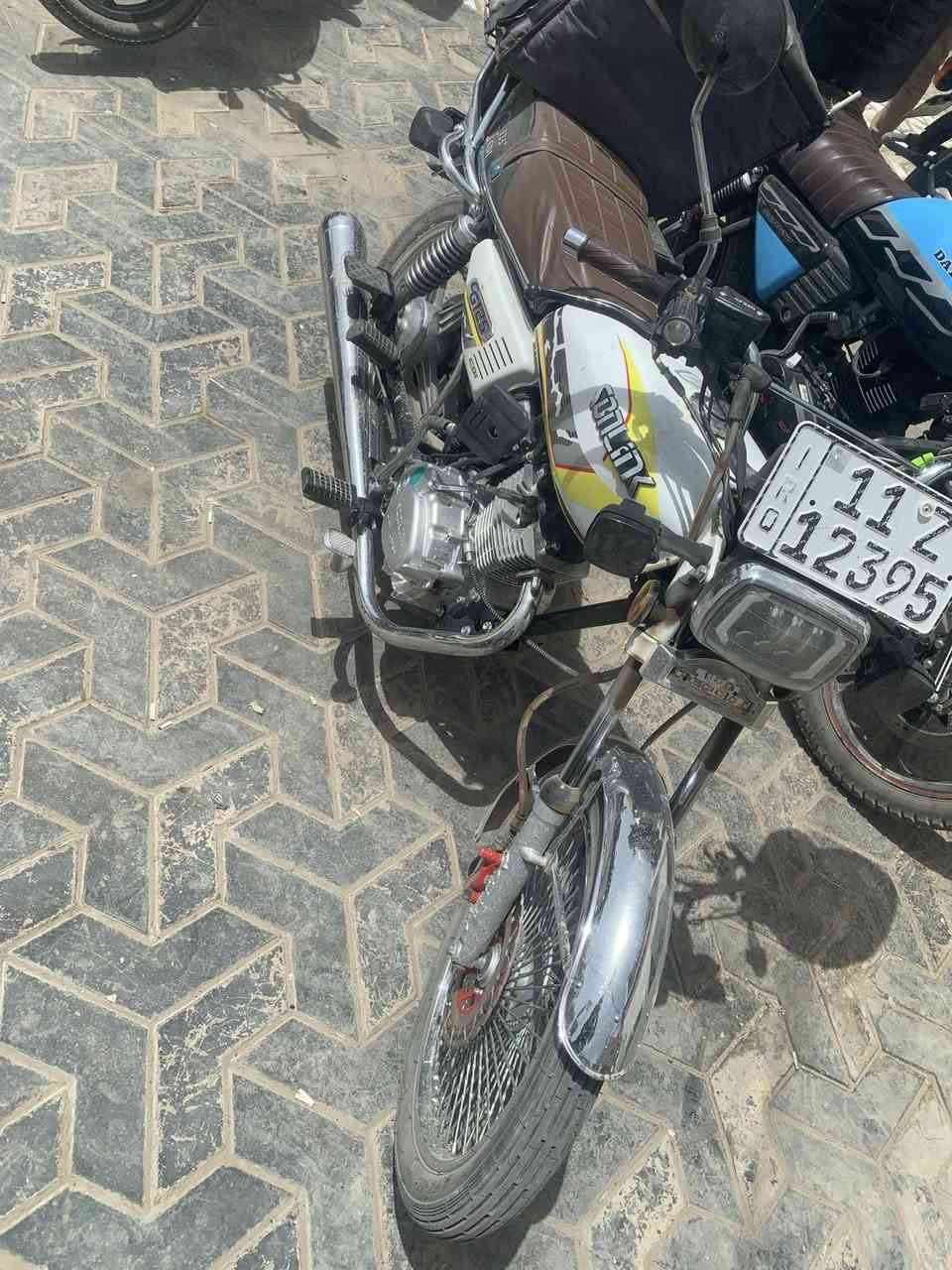 السعر. 1100 ￼     964 786 562 3489
