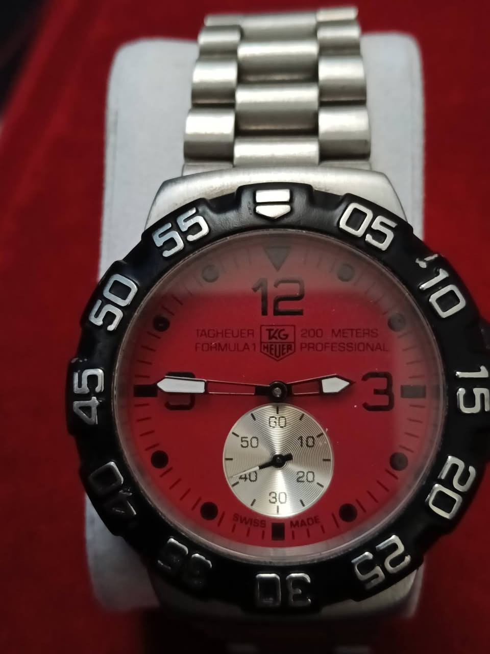 ⌚ ساعة TAG Heuer Formula 1 الأصلية
ساعة رياضية أنيقة من الماركة السويسرية العالمية TAG Heuer، تصميم مميز بميناء أحمر جذاب وإطار رياضي قوي. مناسبة للاستخدام اليومي ولعشاق الساعات الفاخرة.

المواصفات:
• صناعة سويسرية Swiss Made
• مقاومة للماء حتى 200 متر
• حركة كوارتز دقيقة
• ميناء أحمر جذاب
• هيكل ستانلس ستيل متين
• تصميم رياضي أنيق

الحالة: نظيفة وتعمل بشكل ممتاز.

💰 السعر خاص


**إذا كنت صاحب هذا الإعلان وتريد حذفه لأي سبب، رجاءا أرسل رسالة إلى الدعم الفني**