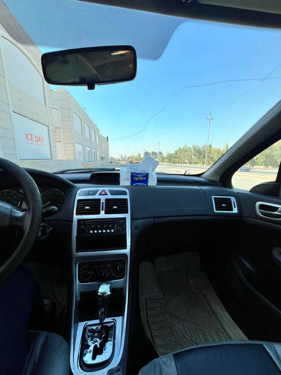 مواسفات+تةبريد سارد و گةرم+گير توماتيك +دوجام  كارةبا+ئاوينة كارةبا +سوكان پاوةر + ناو گةعي +دوگمةي s سپؤرت + ئاوينةي جام لةمس و كاميرةية + ئيرباگ ABS + لايت بةرز و نزم كردن لة دةشبول  
----------------------------------------------------------------
سةيارةكة بي ليدرانة تەنها ٣ پارچە و نیوی سبوغە بەلام بە عام دەیفرۆشم  
گير و مةكينة ليدران برانةوة وةرگةران تةقة و رةقةي بة شةرت 
بةو شةرتة دةيفروشم هةموي لةسةر بيلادي بي سةيارةكي زور جائيزة بة دلي خوم مةسرةفم كردية هيچ مةسرةفي تيدا نية 
سعري 45 و مةجال 
_____________________________________________
سیارەکە ئارم پلاستیکی هەولیرە بەناوی خۆمە ،
پاکانەشە بەناوی خۆمە تەنها ٦٠ هەزار غرامەی لەسەرە دوای معامەلە دەگەریتەوە …

رةقةم موبايل☎️ (***********) أربيل, العراق
