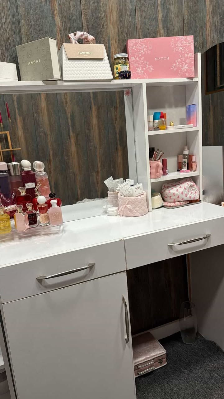 للبيع ميز  انجارة
سعره85
***********
