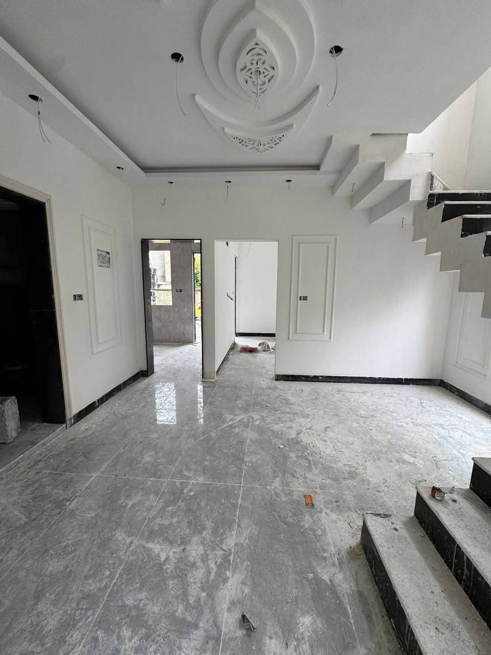 دار للبيع في حي السكر ركن شارع 12 متر تبليط اتجاه قبلة  

المساحة 120 متر  واجهة 8 متر بناء حديث فول

 سند طابو سكني ملك صرف  

طابقين ستة غرف نوم  وهول واستقبال ومطبخ وصحيات 

للتواصل والاستفسار

واتساب
0777 274 0071

او الاتصال
***********
***********

#دار_للبيع_في_حي_السكر #دار_للبيع #حي_السكر #عقارات_الموصل
