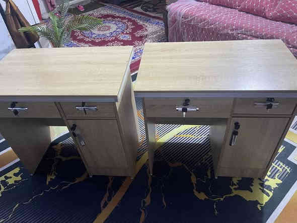 السلام عليكم ميز عدد اثنين وكراسي عدد اثنين للبيع استعمال قليل جدا للا تصال ***********
