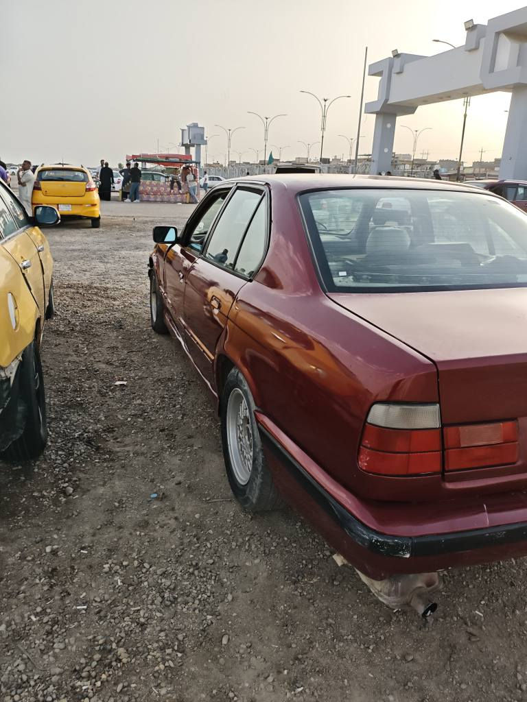 بي ام 525 اصل سياره جاهزا بس بيها نواقص قليله السياره اخذتها تعمير كملت بقت بس غراضها تنشد محرك وكير سته سلندر امسكر عدله  حداده جديده سياره بيع سعر 37 ويطيح منها افلوس التحويل لان صاحبها يريد ايحول رقم الهاتف *********** مكاني بصره 0️⃣7️⃣7️⃣5️⃣4️⃣4️⃣1️⃣3️⃣2️⃣0️⃣4️⃣ البصرة, العراق
