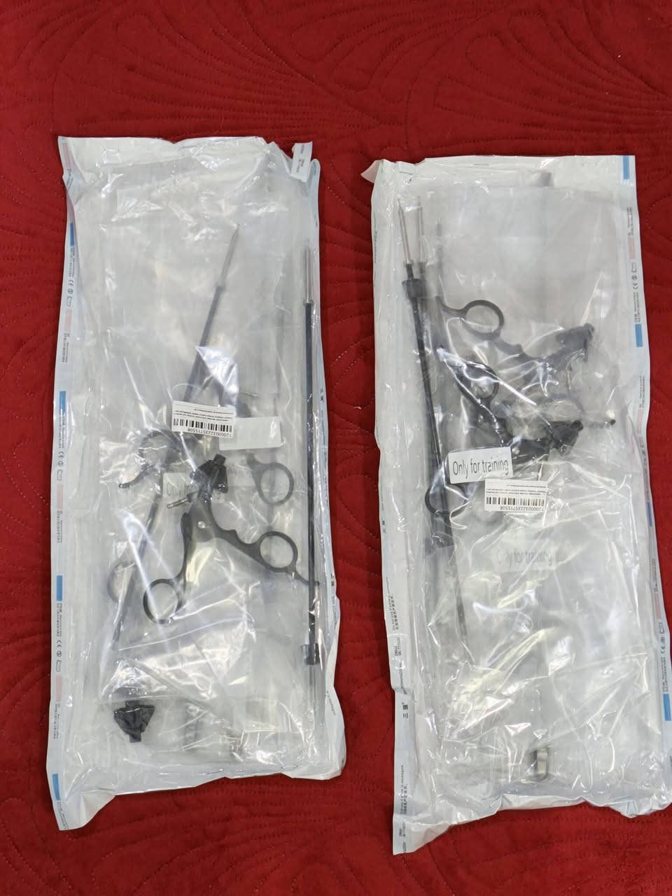 هذا المنتج هو عبارة عن أدوات جراحية طبية تستخدم في العمليات، مصنوعة من الفولاذ المقاوم للصدأ.
نوع المنتج: أدوات طبية/جراحية (مثل المشابك أو الملقط).
المادة: فولاذ مقاوم للصدأ (Stainless Steel).
الاستخدام: مخصصة للاستخدام الطبي والجراحي. ... الي مهتم ينطي سعر 
عندي قطعتين


**إذا كنت صاحب هذا الإعلان وتريد حذفه لأي سبب، رجاءا أرسل رسالة إلى الدعم الفني**