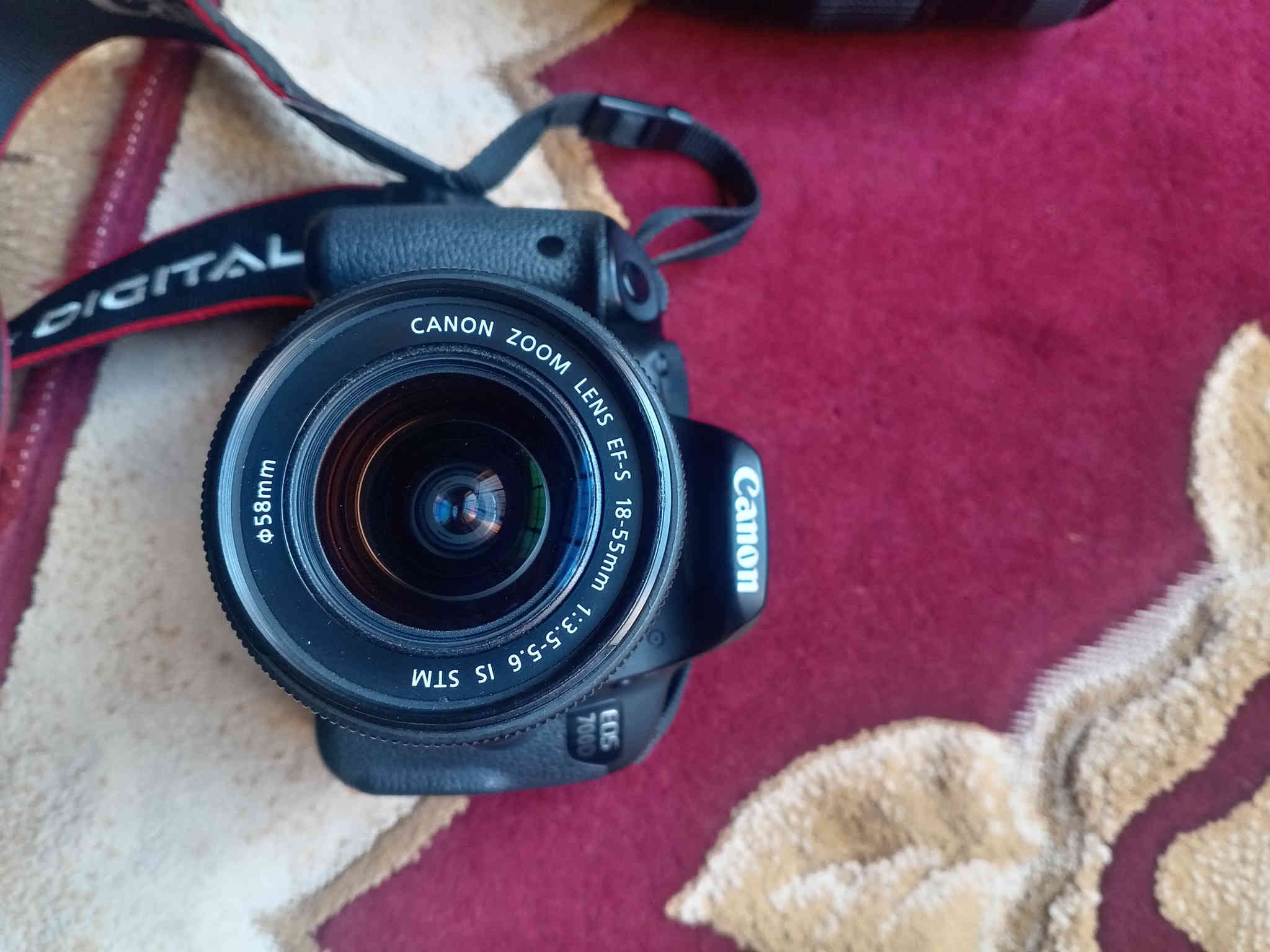 سلام عليكم كامره كانون للبيع كامل ملحقات 
بطاريات العدد 2شاحنه اصليه زوم رياضي بي عطل خفيف  وزوم مو رياضي جنطه حزام كتف كامره نضيفه كلش للجناي كل هاذه وبسعر مناسب 350وبيها مجال الشراي الاتصال على الرقم ***********
