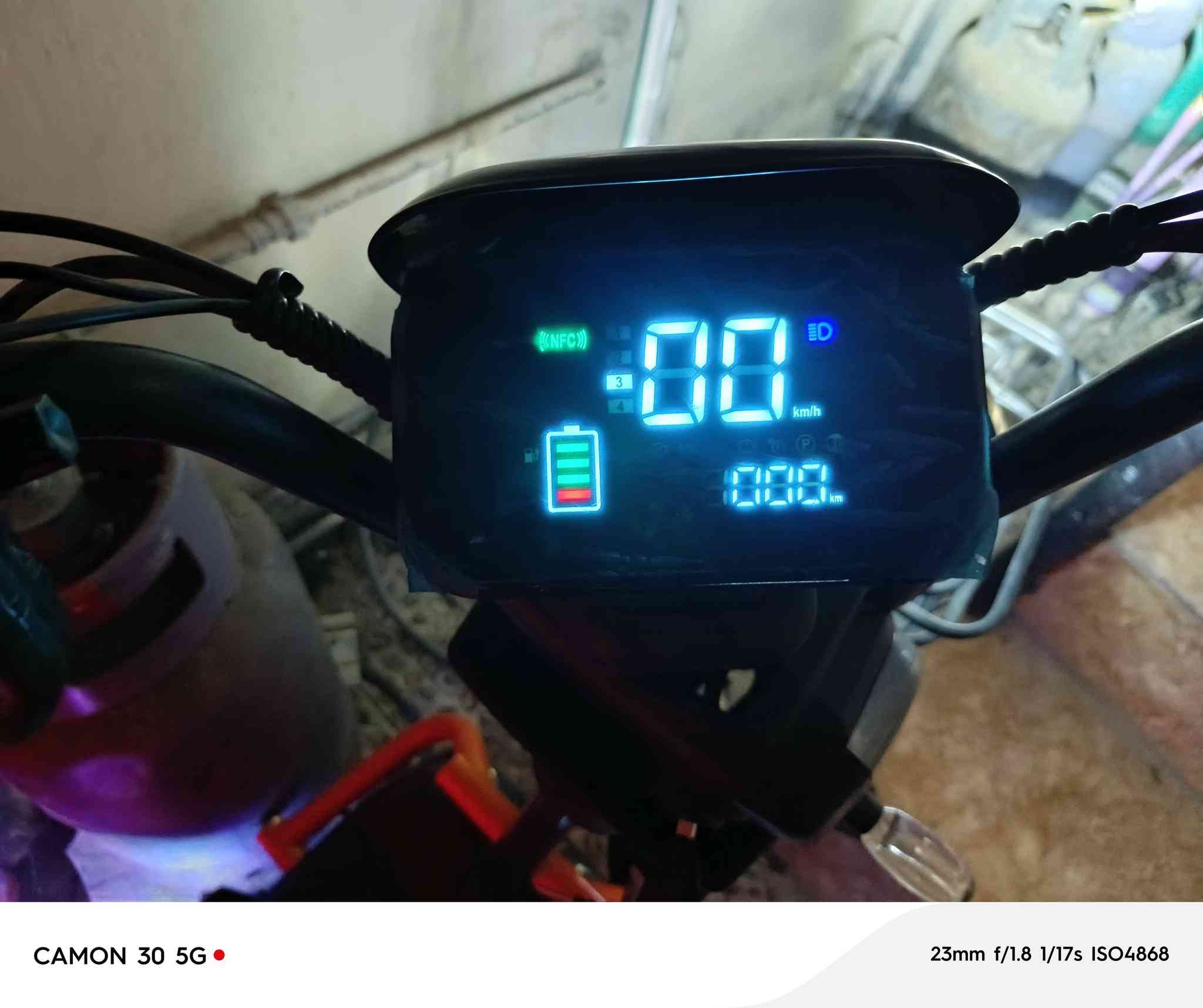 السلام عليكم دراجة شحن حجم 20 جديدة ماماشية زيرو 5 بطاريات دراجة توني ماخذهة مستعجل على بيعتهة السعر 600 وبيهة مجال للشراي تواصل ***********
