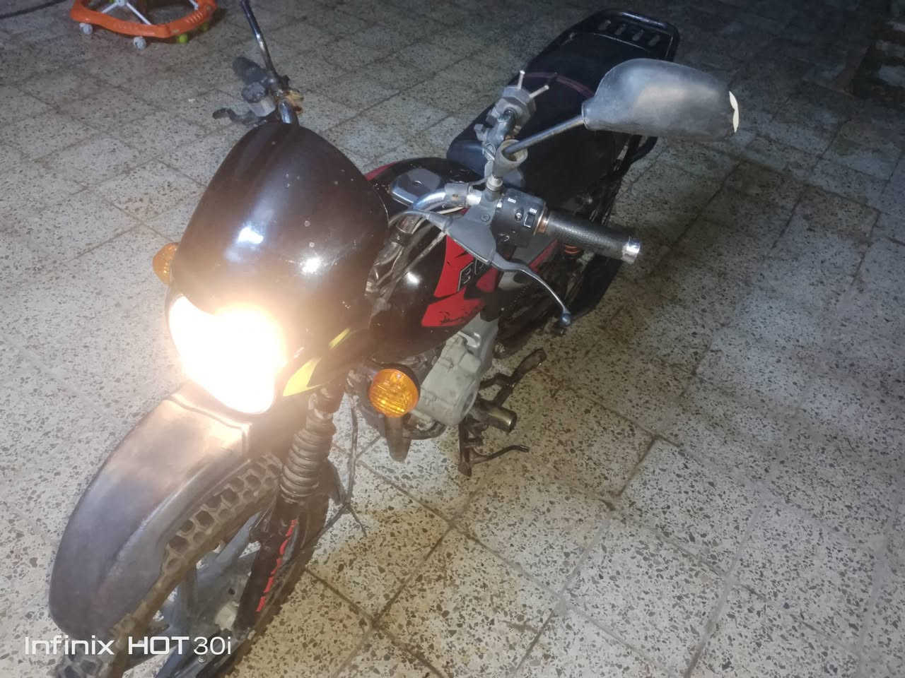 للبيع
دراجه بوكسر موديل 21
مرقمة رقم انبار 
لون اسود
مكينه نظيفه لاتنقيص ولاتبخير
اديرلها دهن امزول كل 20 يوم 
بيها طعجه خفيفه بلتانكي اثر وكعه
نقصها درع فقط 
شغاله صلف وهندر 
مكانه فلوجه 
دراجه بسمي 
السعر 1750 وبيها مجال 
مليون و750 
للتواصل خاص او ع الخط
***********
***********
