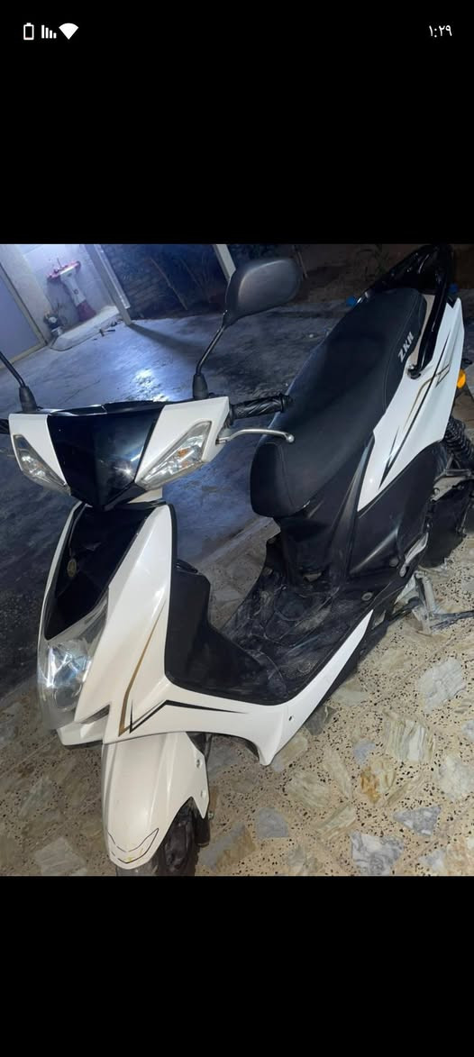 سكنس كوري
كاملة اي نقص مابيها كفالة عامة 
المحرك مفتوح بسبب شديت بلك سن طويل وضرب بستم 
مكاني بغداد مدينة الصدر 
***********
سعرها 650 وبيها مجال
